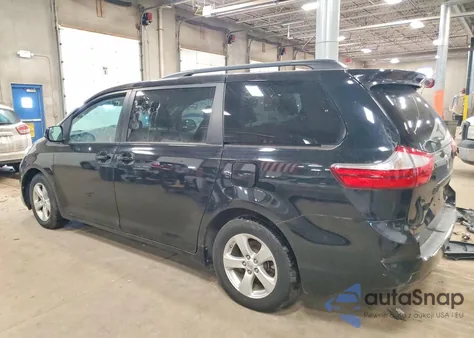 2017 Toyota Sienna Le z USA, uszkodzony, nr VIN 5TDKZ3DC4HS773907